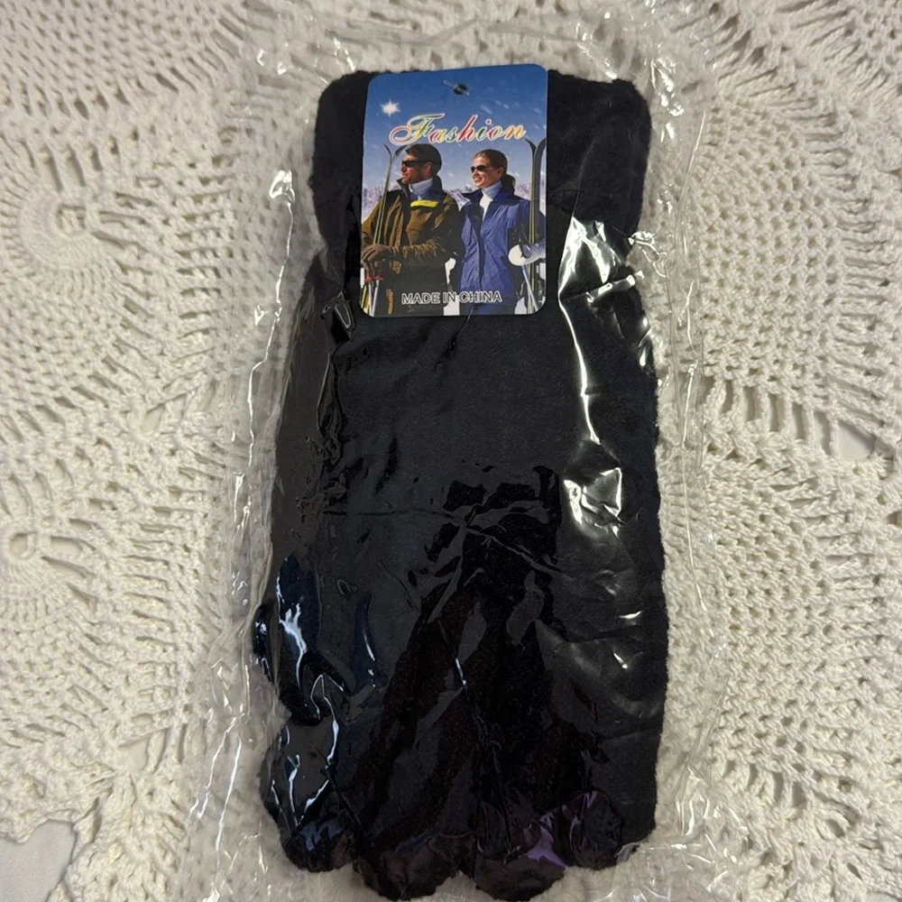 Black Fashion Gloves 90/10 Acrylic Spandex Cozy Plush Faux Fur Lining OS NEW NIP